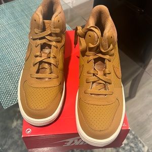 Brand new never worn Nike Court Borough Mid size 7Y and 8.5 in Womens size.